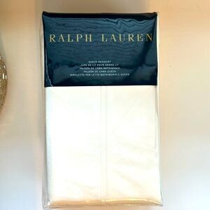 🎈🎈🎈SALE SALE!!!🎈🎈🎈   One Hour Sale!!!  Ralph Lauren queen, bed skirt.